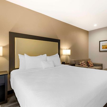 Best Western Plus Des Moines West Inn & Suites Clive Екстериор снимка
