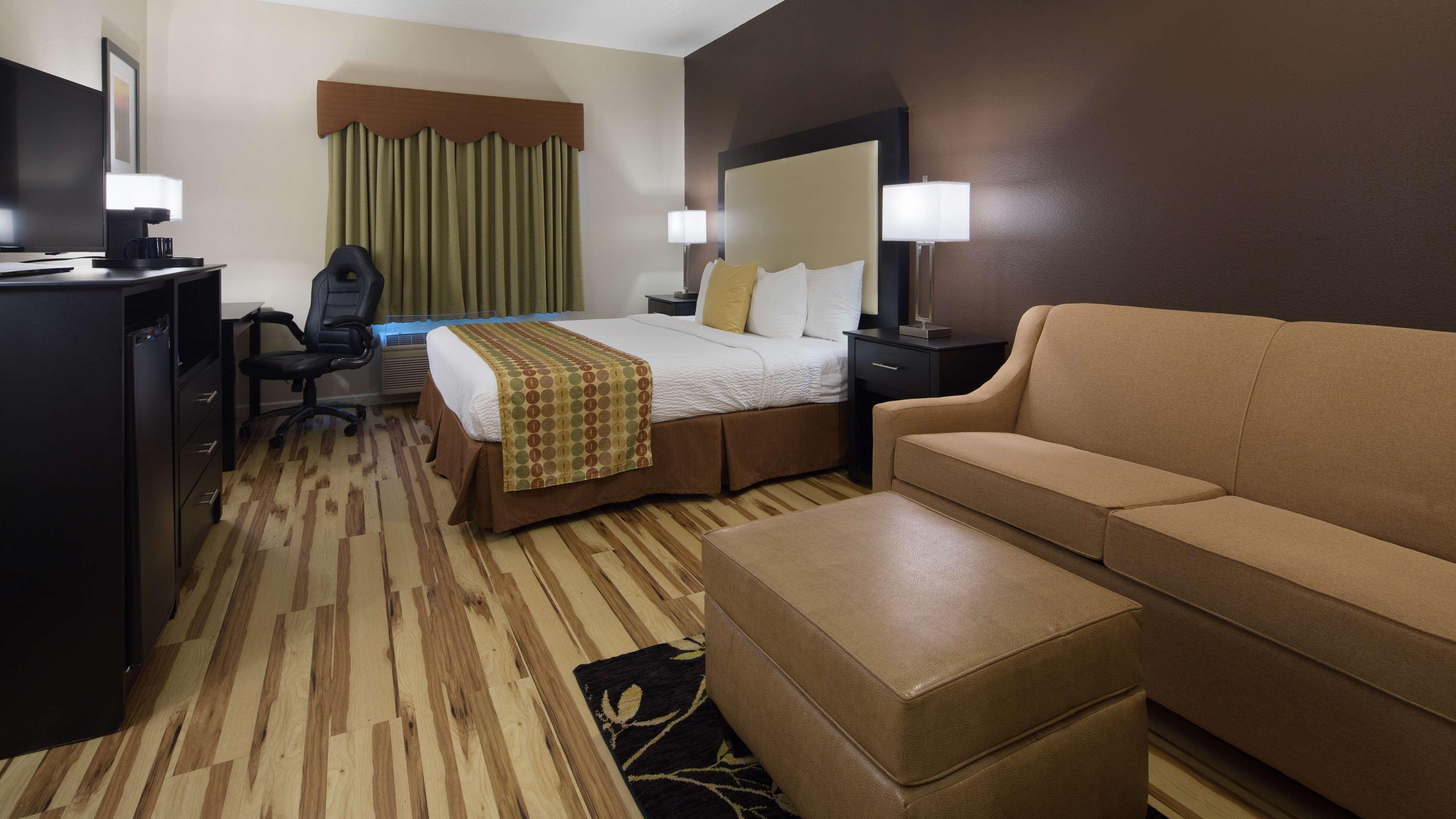 Best Western Plus Des Moines West Inn & Suites Clive Екстериор снимка