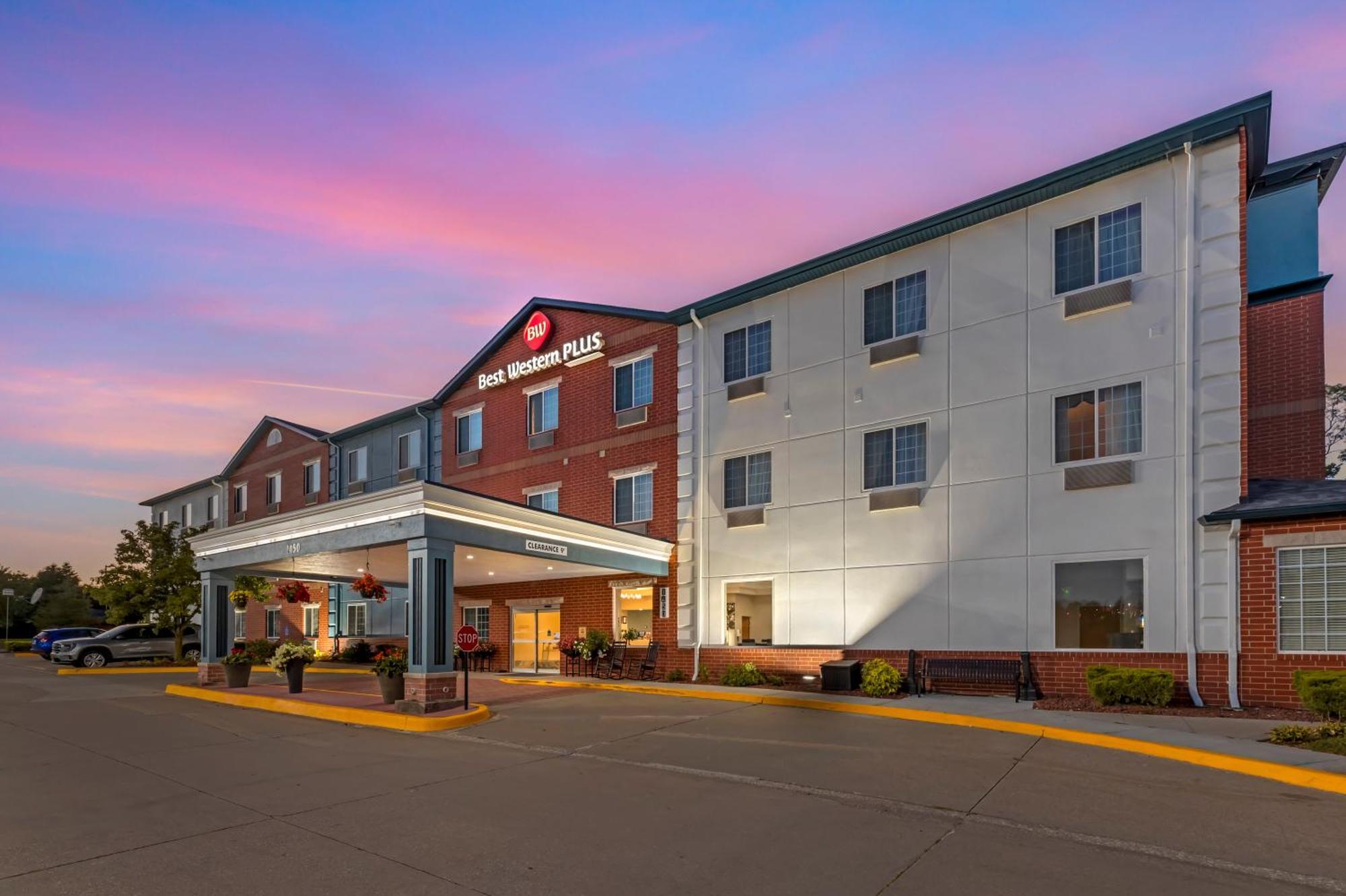 Best Western Plus Des Moines West Inn & Suites Clive Екстериор снимка