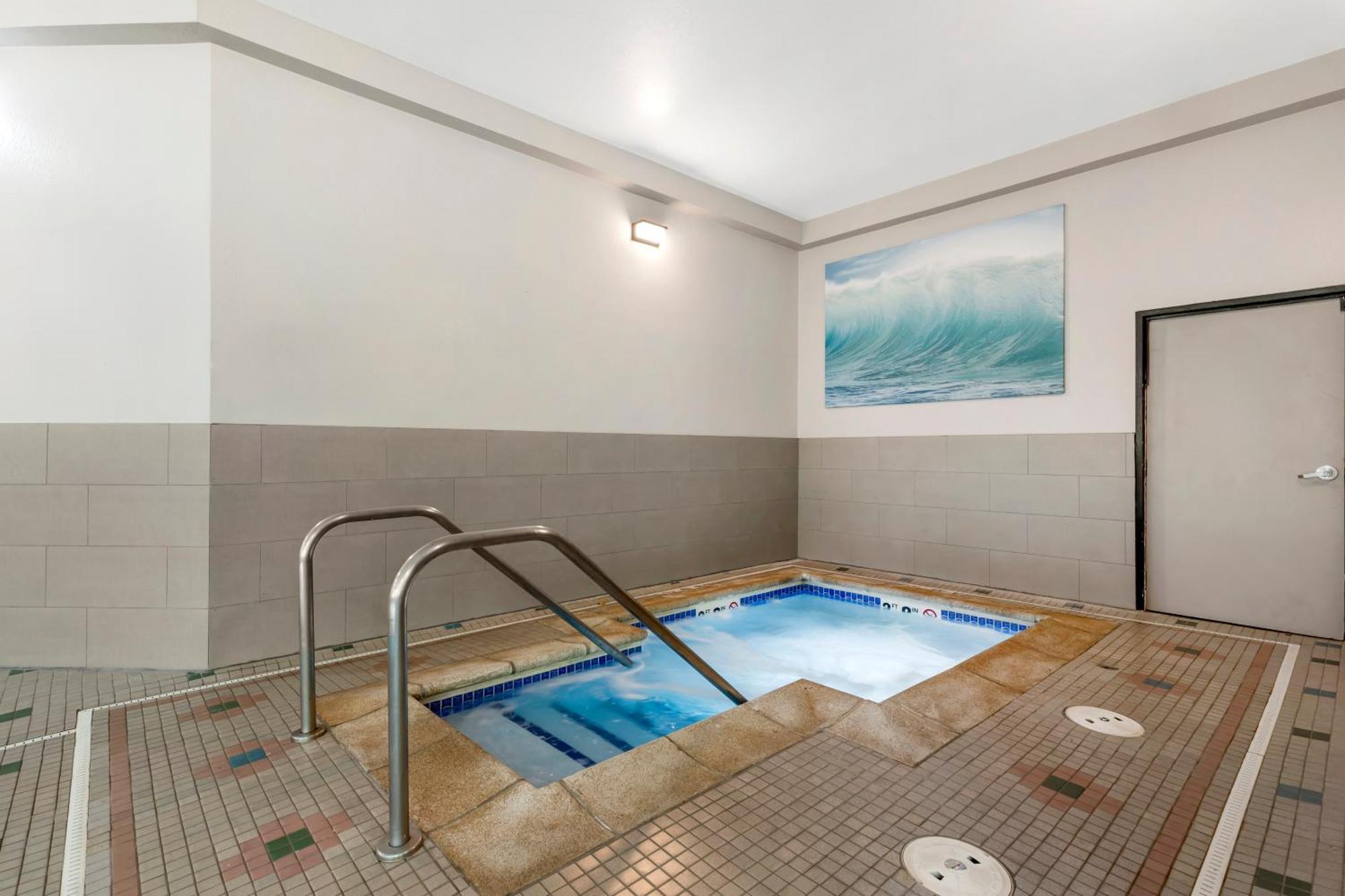 Best Western Plus Des Moines West Inn & Suites Clive Екстериор снимка