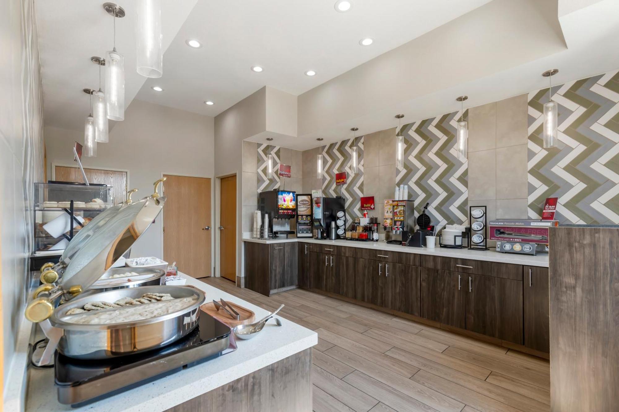Best Western Plus Des Moines West Inn & Suites Clive Екстериор снимка
