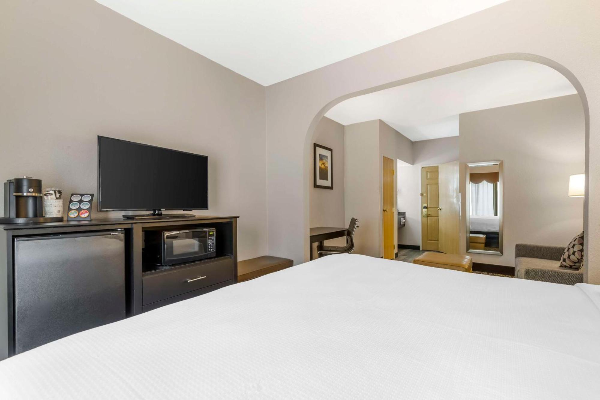 Best Western Plus Des Moines West Inn & Suites Clive Екстериор снимка