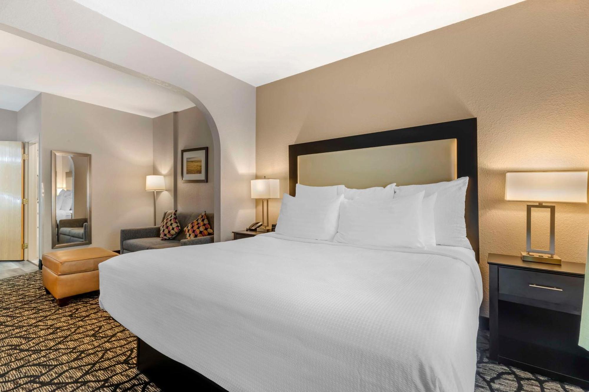 Best Western Plus Des Moines West Inn & Suites Clive Екстериор снимка