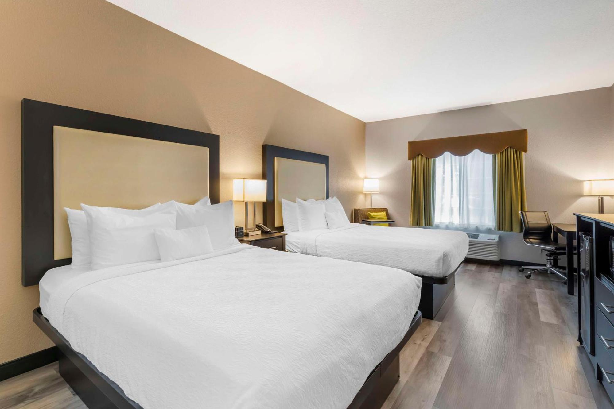 Best Western Plus Des Moines West Inn & Suites Clive Екстериор снимка