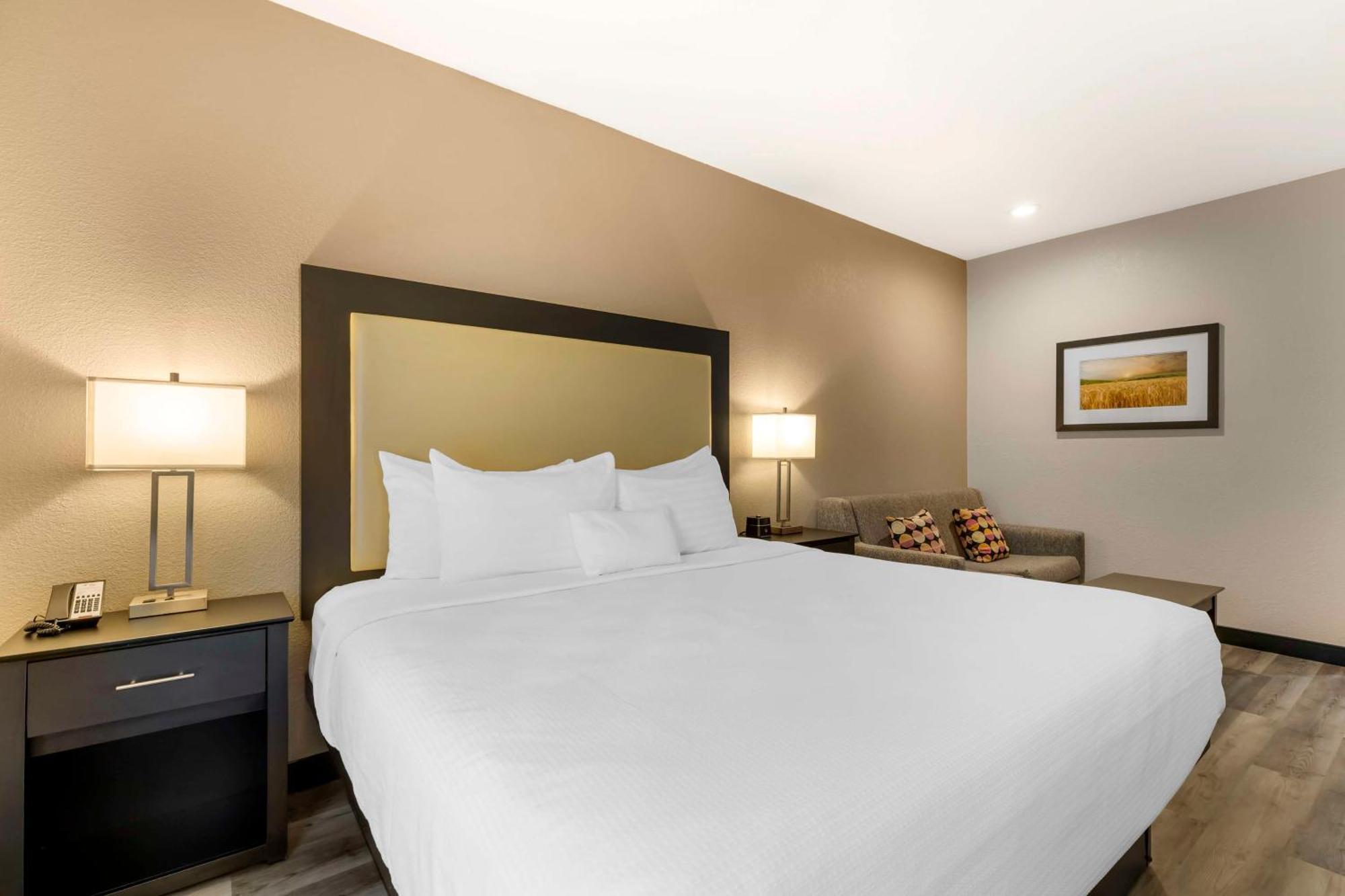 Best Western Plus Des Moines West Inn & Suites Clive Екстериор снимка