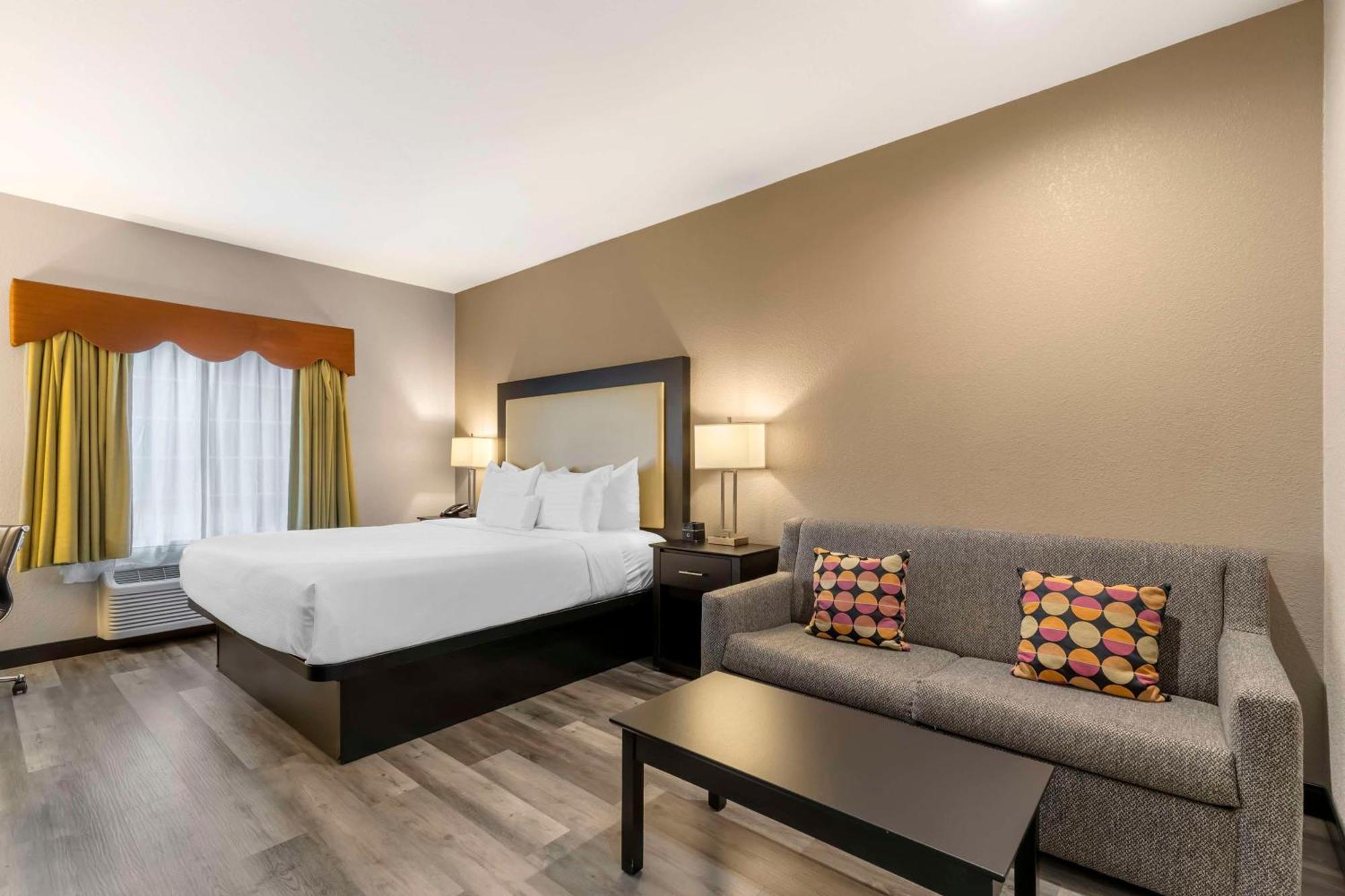Best Western Plus Des Moines West Inn & Suites Clive Екстериор снимка