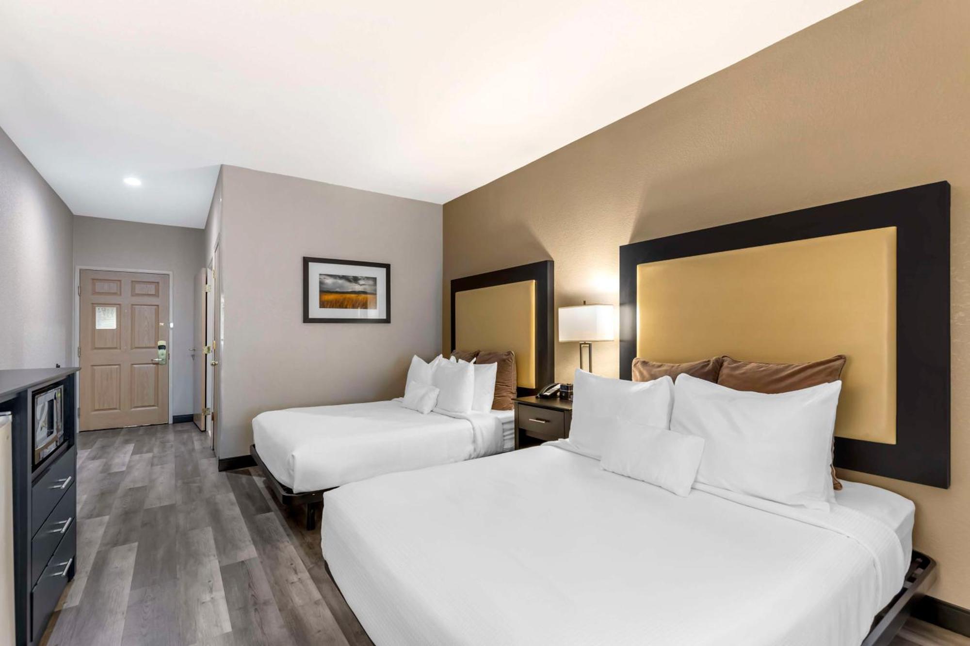 Best Western Plus Des Moines West Inn & Suites Clive Екстериор снимка