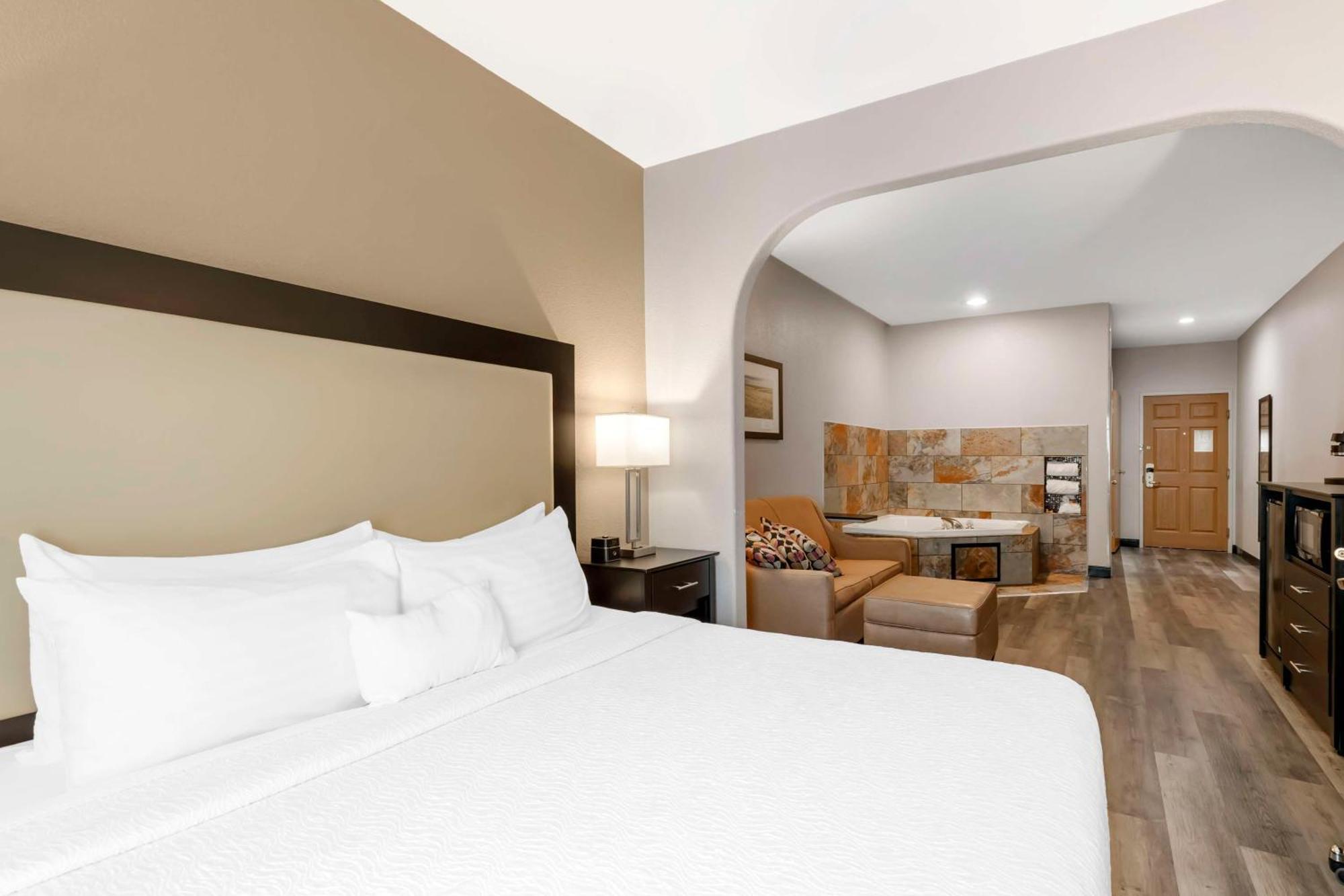 Best Western Plus Des Moines West Inn & Suites Clive Екстериор снимка