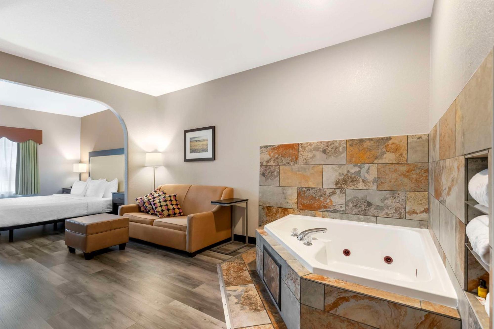 Best Western Plus Des Moines West Inn & Suites Clive Екстериор снимка