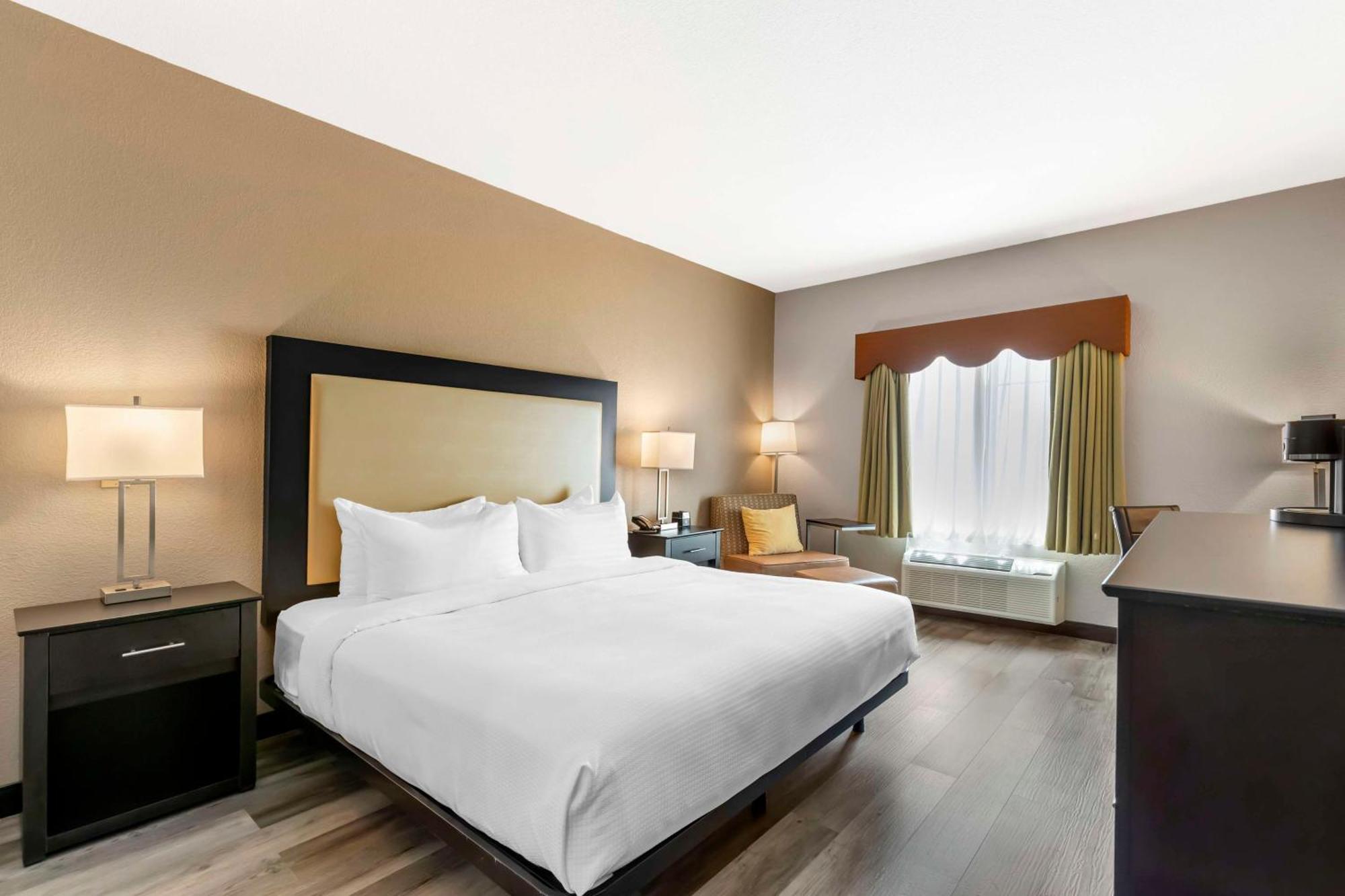 Best Western Plus Des Moines West Inn & Suites Clive Екстериор снимка