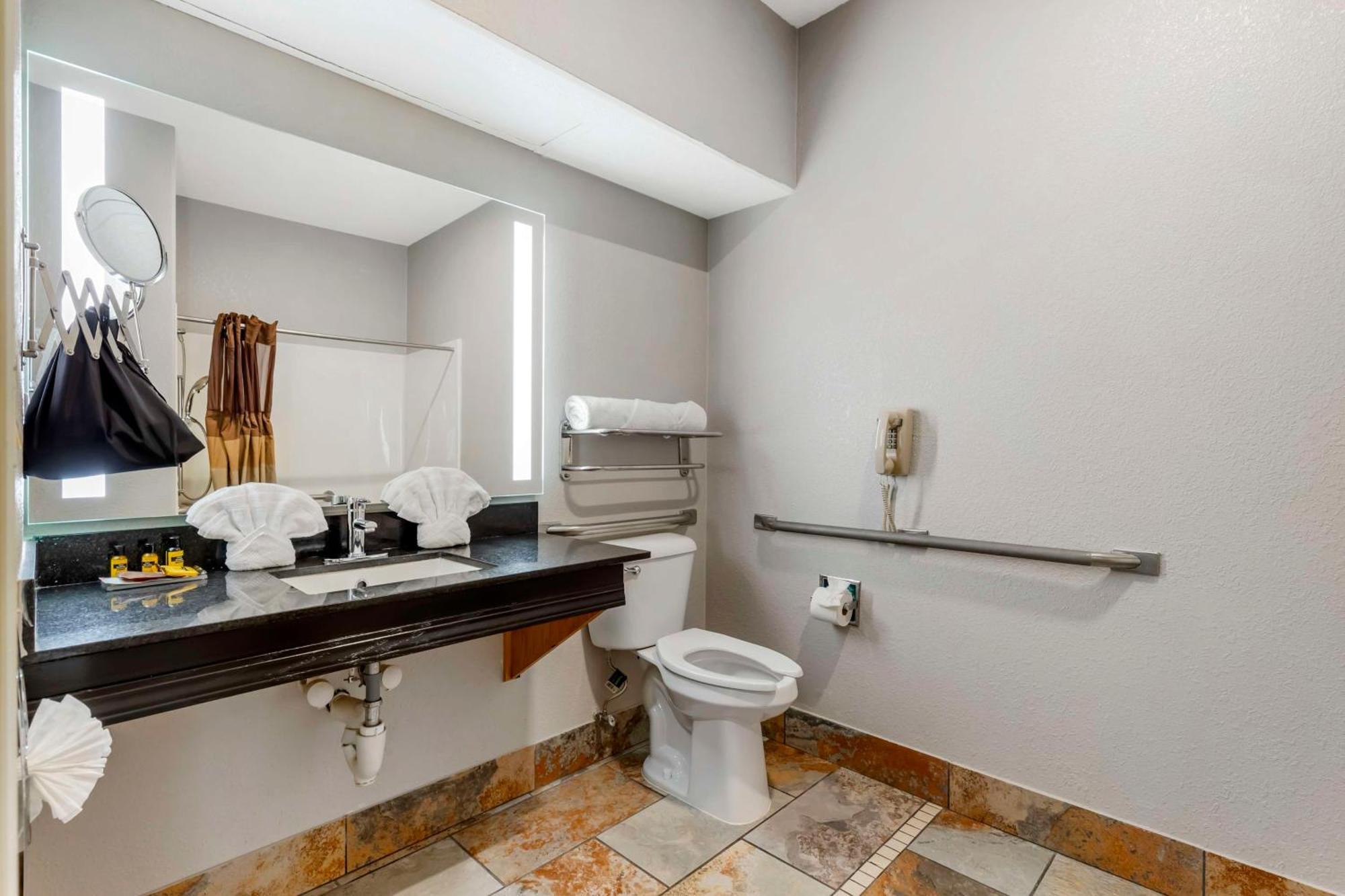 Best Western Plus Des Moines West Inn & Suites Clive Екстериор снимка