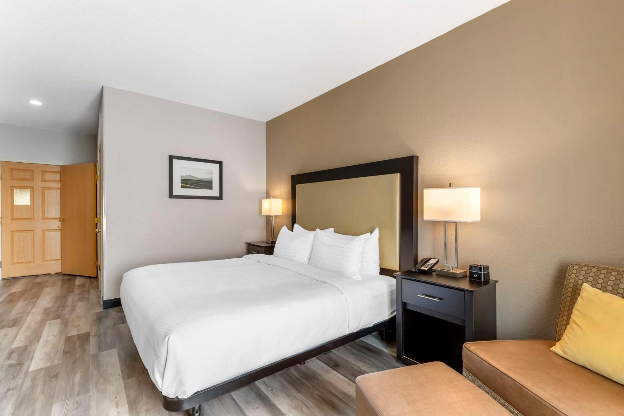 Best Western Plus Des Moines West Inn & Suites Clive Екстериор снимка