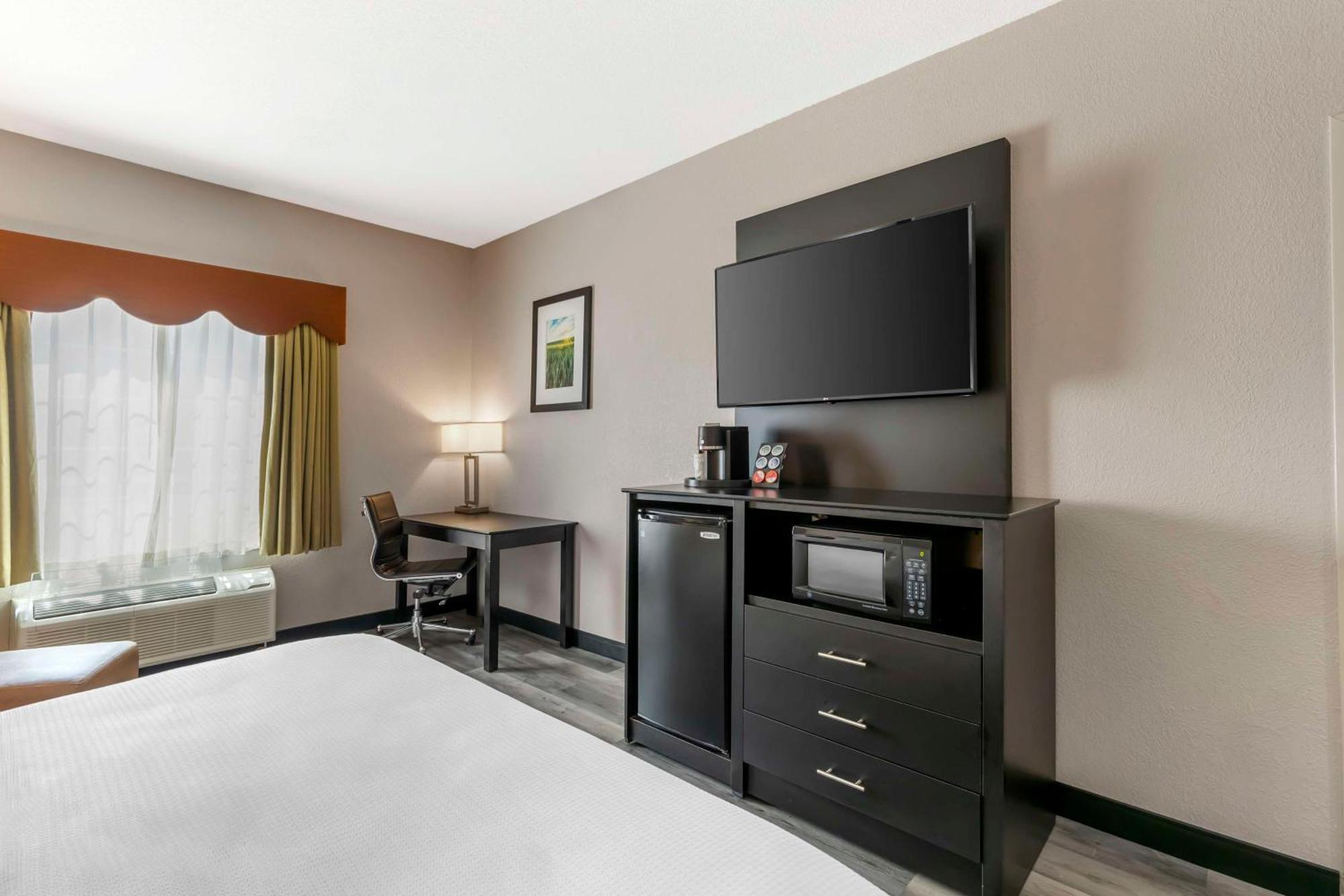 Best Western Plus Des Moines West Inn & Suites Clive Екстериор снимка