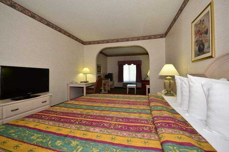 Best Western Plus Des Moines West Inn & Suites Clive Екстериор снимка