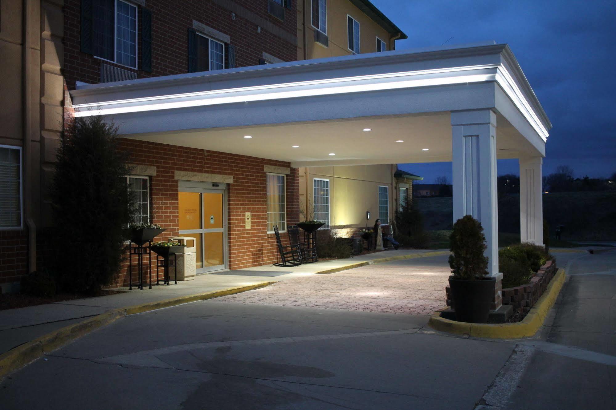 Best Western Plus Des Moines West Inn & Suites Clive Екстериор снимка