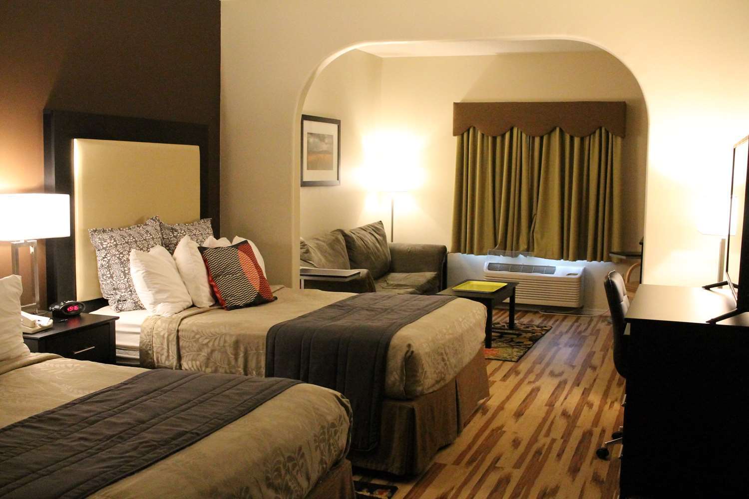 Best Western Plus Des Moines West Inn & Suites Clive Екстериор снимка